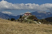 65 Rif. Cazzaniga con vista in Grignone